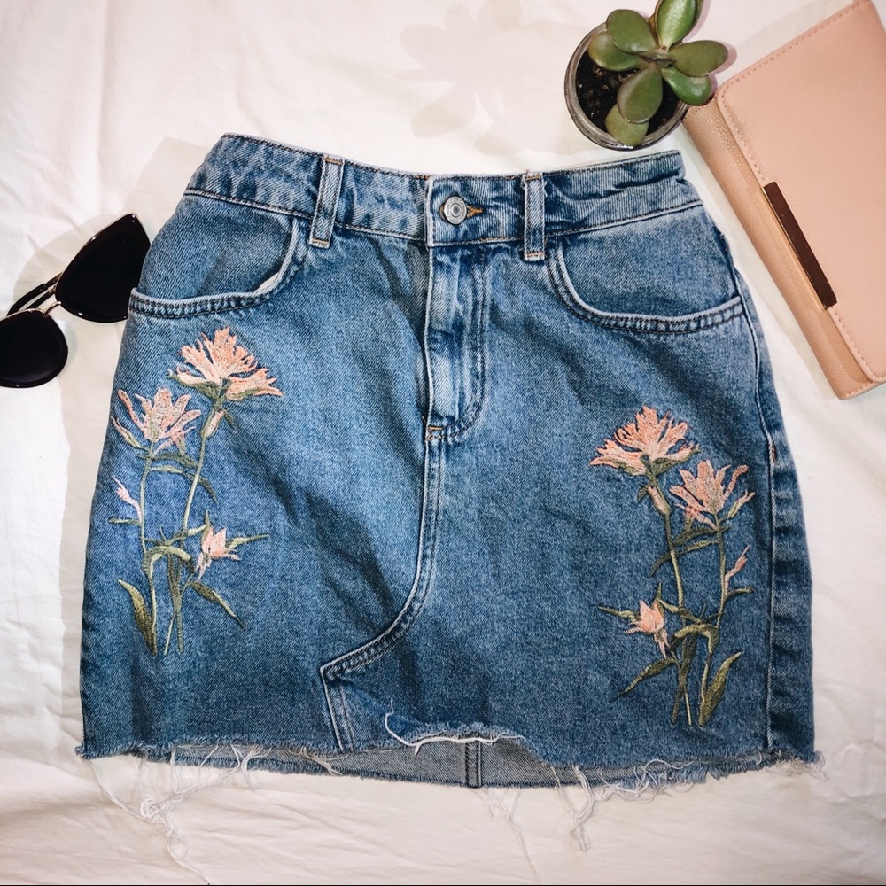 🌷EMBROIDERED JEAN SKIRT🌷